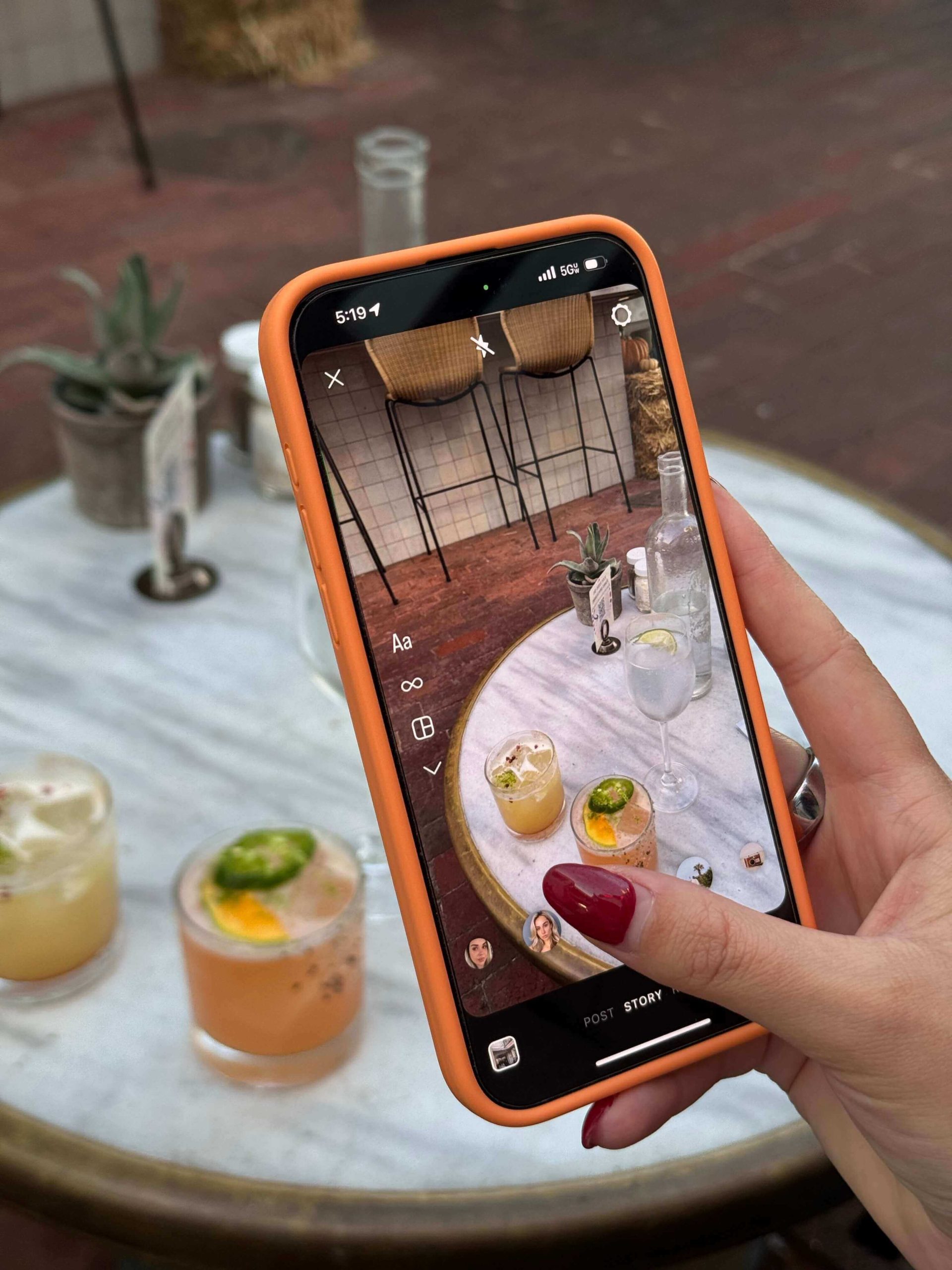 Imagen de portada del blog, que esl el UGC (contenidogenerado por el usuario) y como vivir de ello de Minerva Griñán