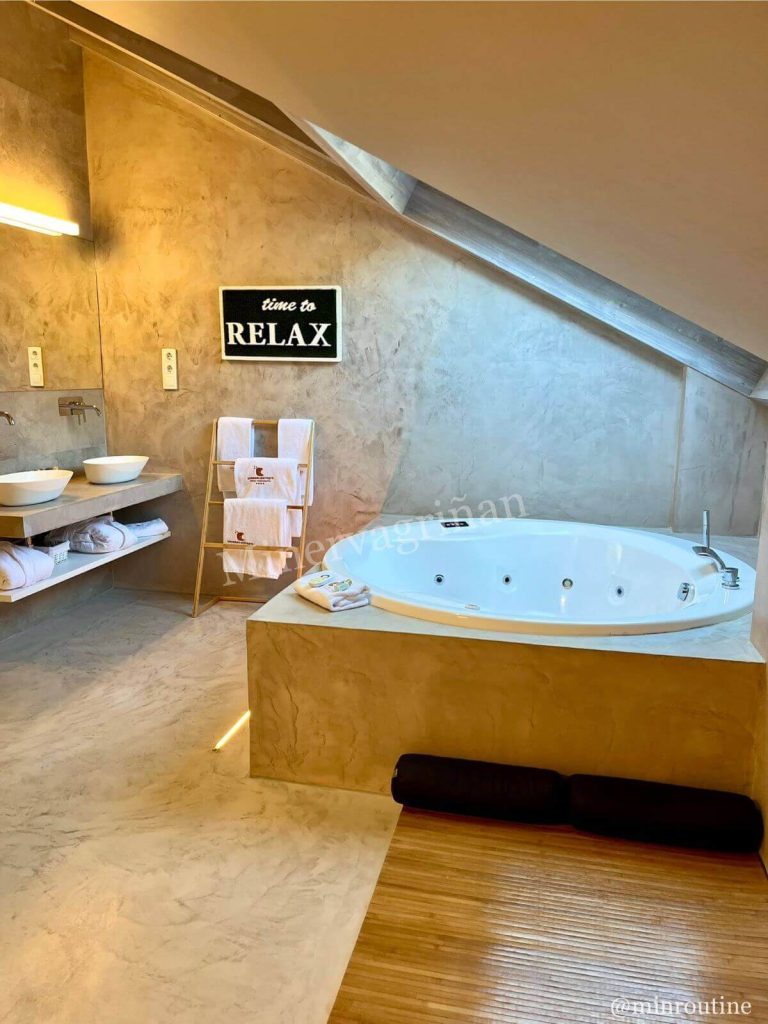 ejemplo ugc de hotel boutique con jacuzzy - portfolio minerva griñan